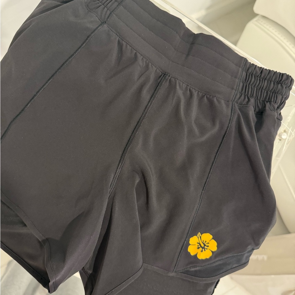 NWT Lululemon Black Hotty Hot Shorts 4” Lined, EXCLUSIVE HAWAII EDITION